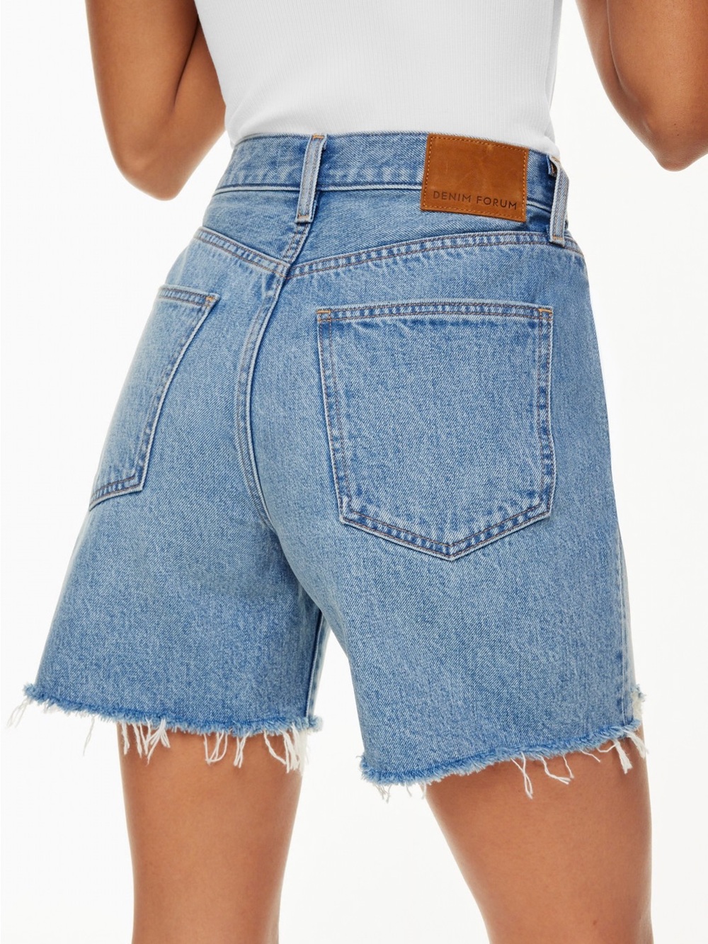 Denim Forum size 25 The '90s Boyfriend Hi-Rise Thigh Jean Short Light Blue